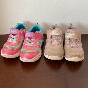 Pair of Skechers Sneakers